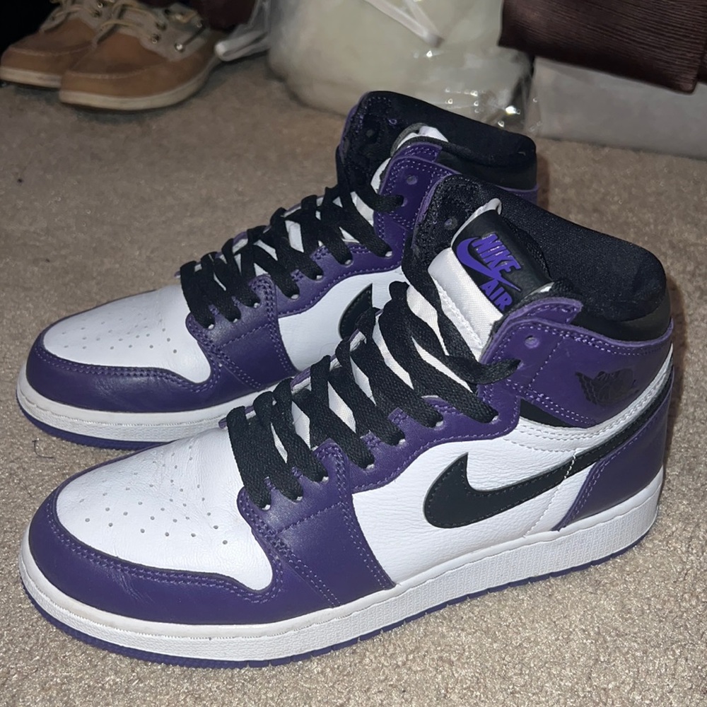 NIKE AIR JORDAN 1 MID